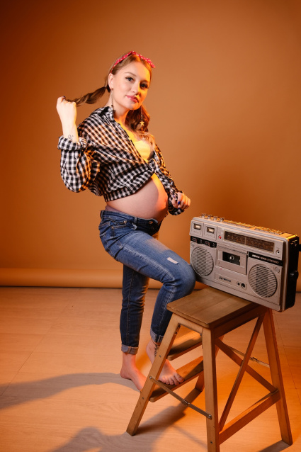 Заказать фотосессию для беременных в студии от компании Fashion Box в Самаре
 – фото № 35