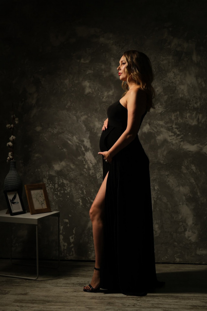 Заказать фотосессию для беременных в студии от компании Fashion Box в Самаре
 – фото № 12