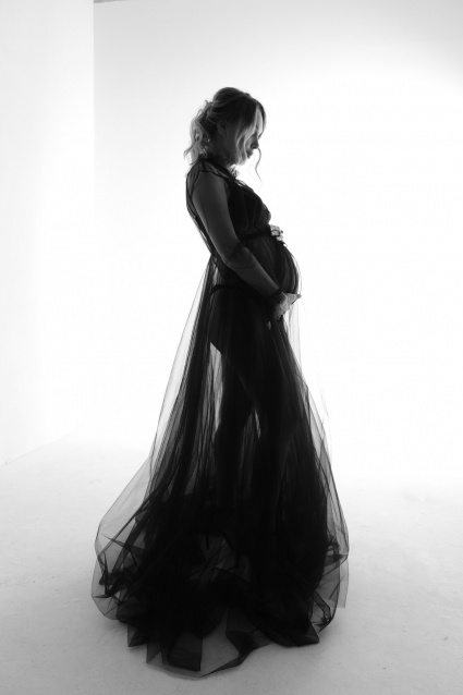Заказать фотосессию для беременных в студии от компании Fashion Box в Самаре
 – фото № 18