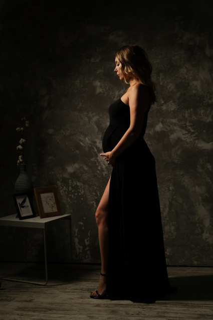 Заказать фотосессию для беременных в студии от компании Fashion Box в Самаре
 – фото № 10