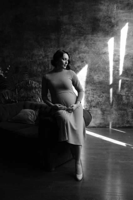 Заказать фотосессию для беременных в студии от компании Fashion Box в Самаре
 – фото № 31