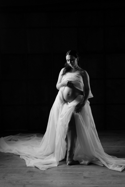 Заказать фотосессию для беременных в студии от компании Fashion Box в Самаре
 – фото № 8