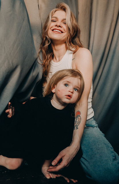 Заказать семейную фотосессию в студии с детьми в Самаре  от Fashion Box
 – фото № 9