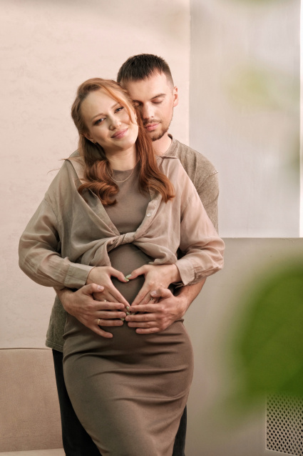 Заказать фотосессию для беременных в студии от компании Fashion Box в Самаре
 – фото № 4