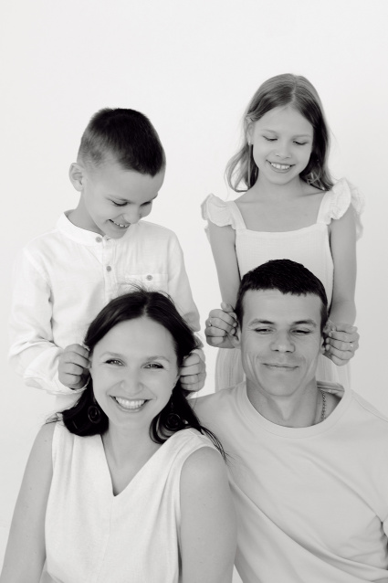 Заказать семейную фотосессию в студии с детьми в Самаре  от Fashion Box
 – фото № 8