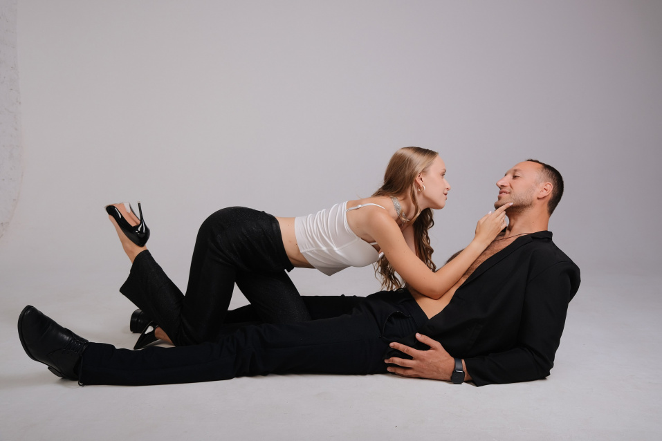 Заказать фотосессию Love Story в студии от сети фотостудий Fashion Box в Самаре  
  
 – фото № 1