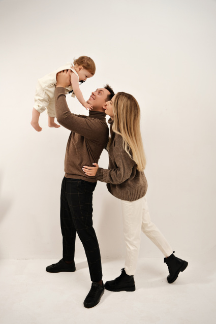 Заказать семейную фотосессию в студии с детьми в Самаре  от Fashion Box
 – фото № 47