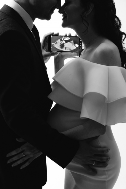 Заказать фотосессию для беременных в студии от компании Fashion Box в Самаре
 – фото № 5