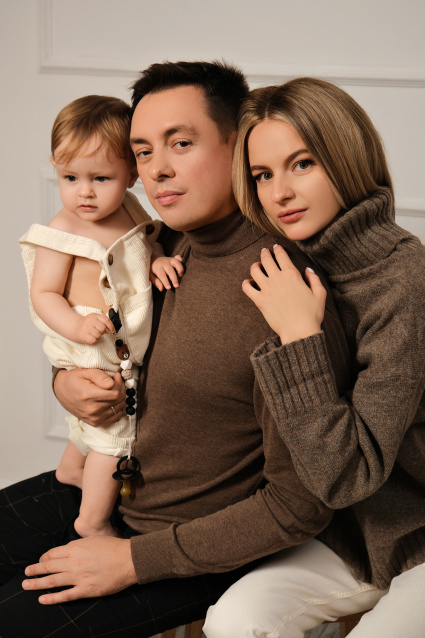 Заказать семейную фотосессию в студии с детьми в Самаре  от Fashion Box
 – фото № 48